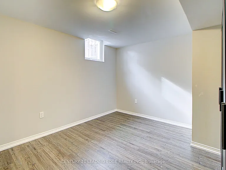 55 McCrimmon Cres #LOWER — Photo 13