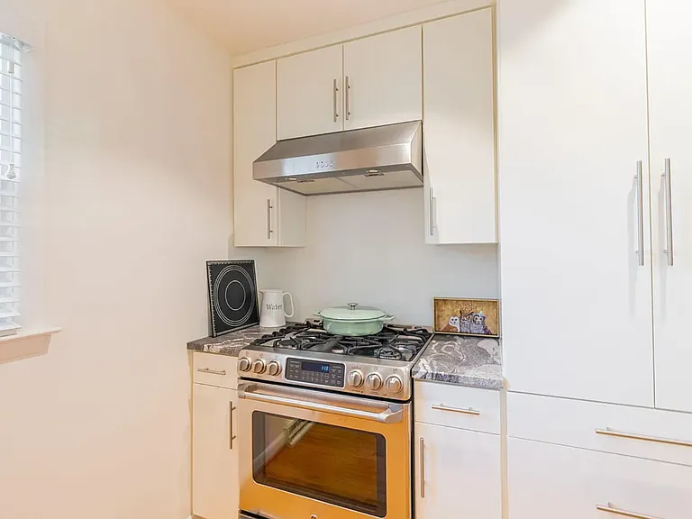 324 Parkway St — Photo 16