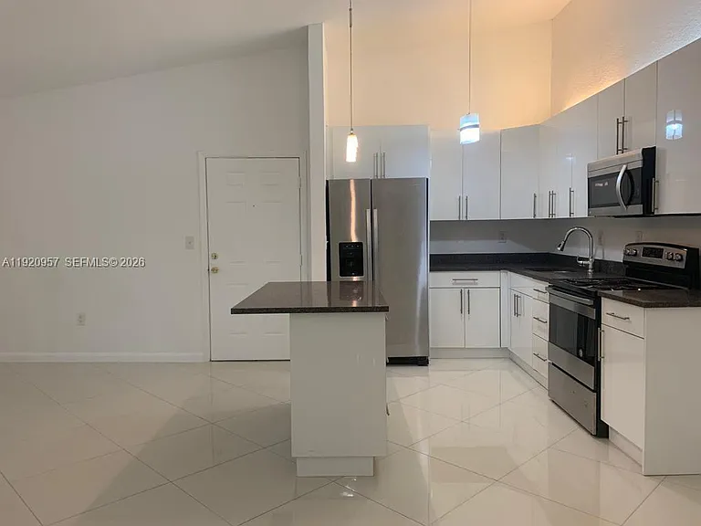 907 NE 199th St #204 — Photo 5