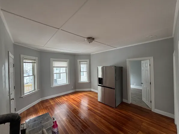 506 4th St #1, Fall River, MA 02721