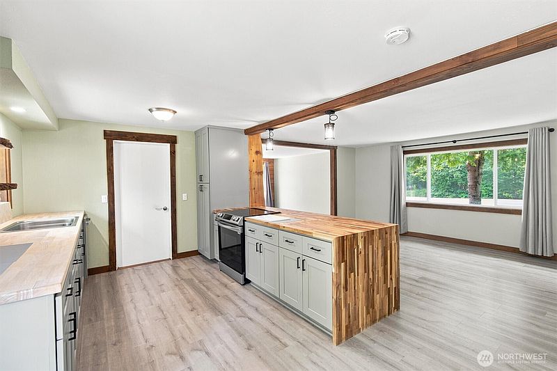 4th image of 428 Cannon Road