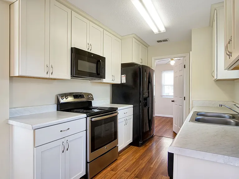 400 W 6th Ave — Photo 11