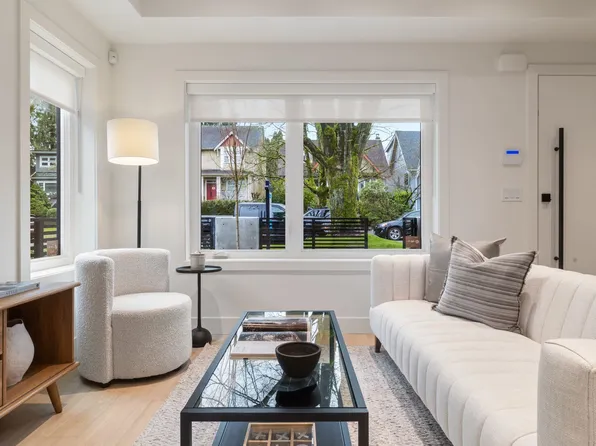 2541 Grant St #2, Vancouver, BC V5K 3G6