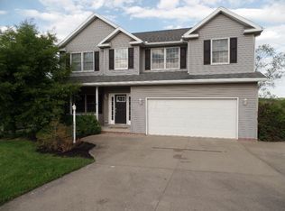 5490 Pine Valley Dr, Zanesville, OH 43701