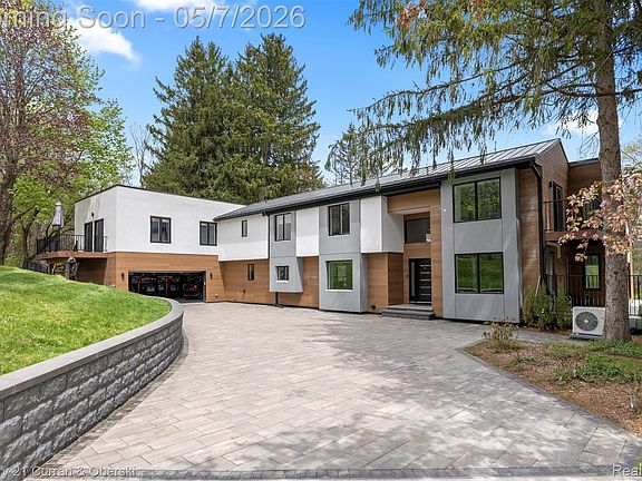 2nd image of 10459 Hyne Rd