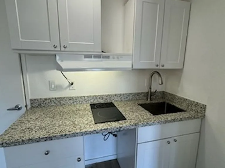 345 E Oregon Ave — Photo 9