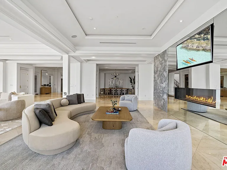 360 Trousdale Pl — Photo 7