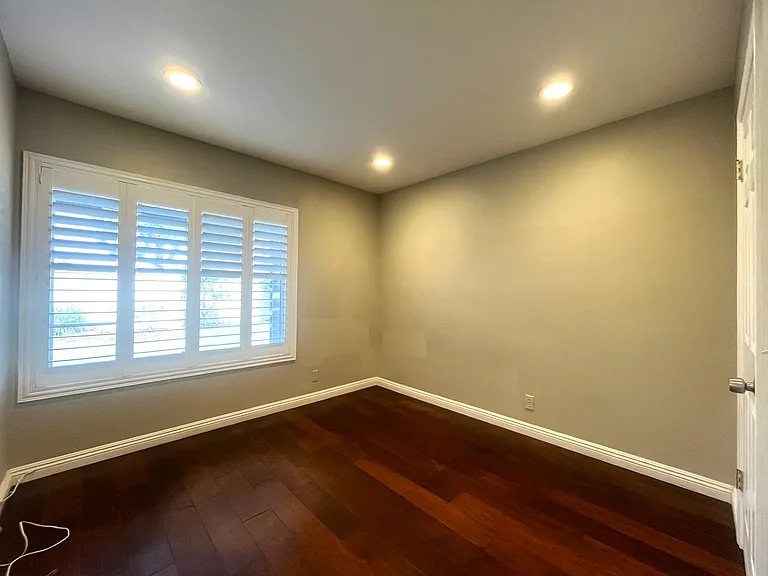 581 S Greenwich St — Photo 20