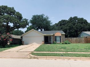 504 Moss Hill Ln, Euless, TX 76039