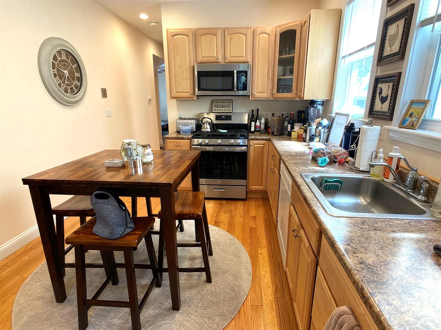 2 bed, 775 sqft, $3,000 — Photo 3