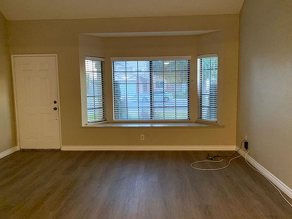 3rd image of 17950 Buckeye Ct