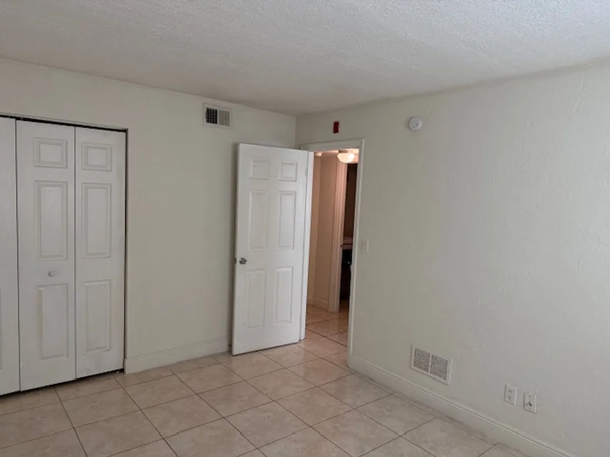 Building Photo - 900 S Peninsula Dr #105
