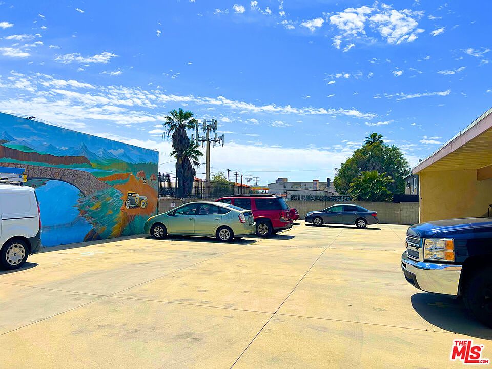 2nd image of 6444 Mammoth Ave