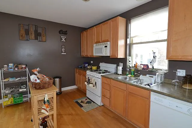 Gut Rehab 1 Bed, 1 Bath at Sawyer + Foster (Lincoln Square) — Photo 2