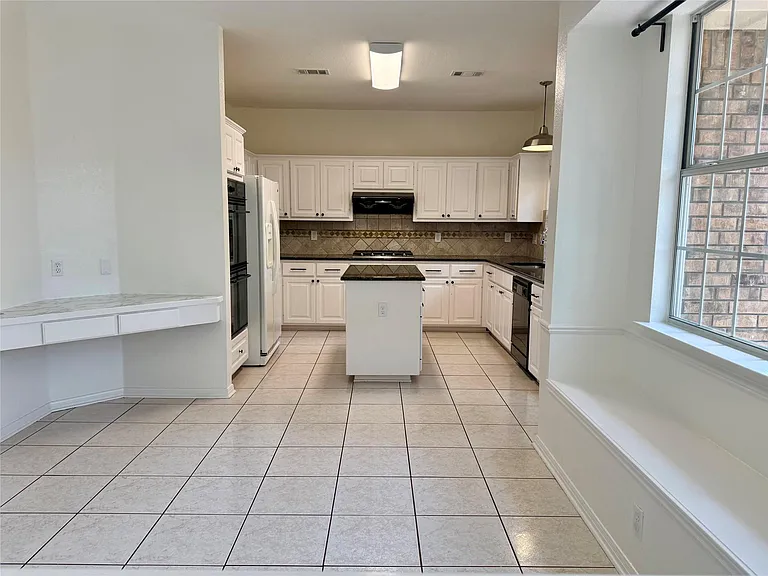 11112 Marden Ln — Photo 10