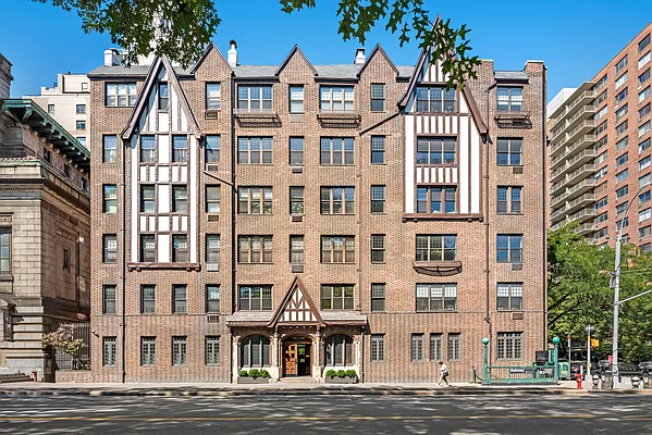 Sold by Compass | media 1