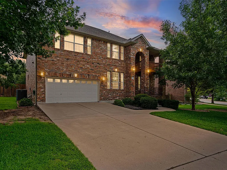 10700 Pointe View Dr — Photo 1