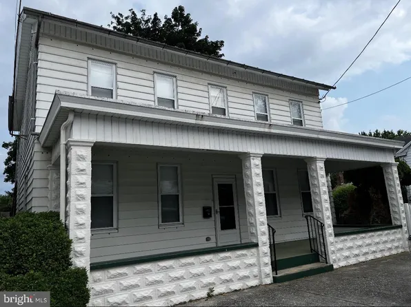 14 Chestnut St, Newville, PA 17241