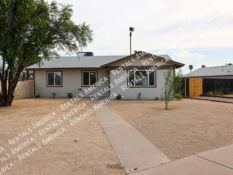 13861 N 48th Ave — Photo 5