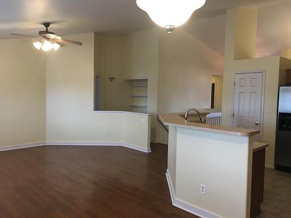 4th image of 5602 Vermillion Bluffs Dr