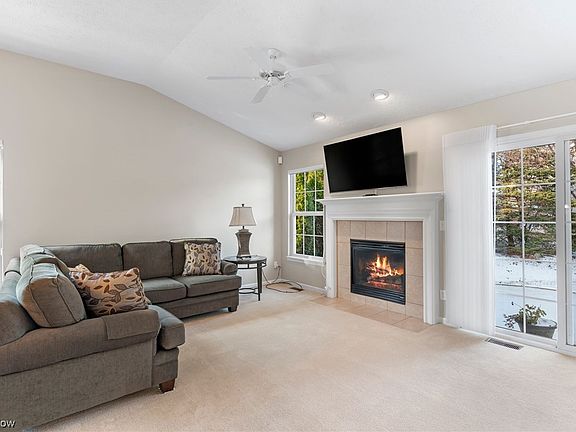 5th image of 29320 Hummingbird Cir #104