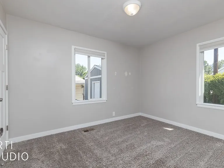 846 E McFarland St — Photo 6