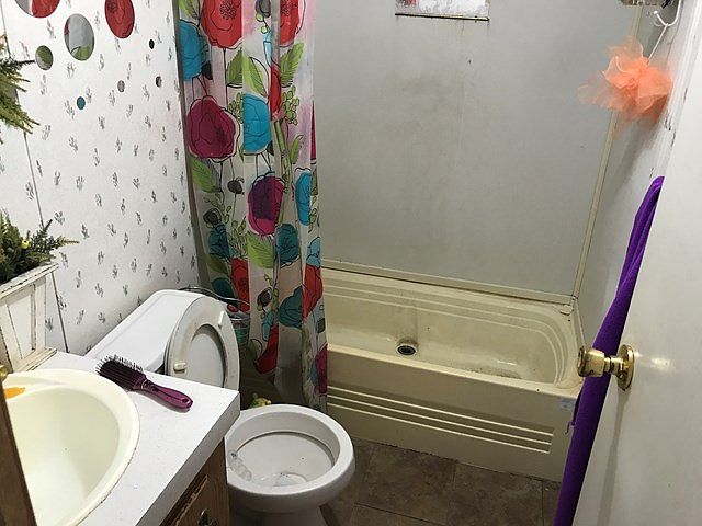 2nd image of 1006 Nickel Ave