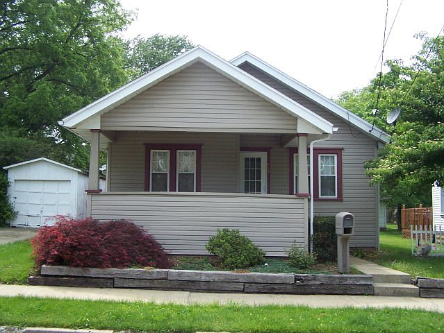 1st image of 826 Chestnut St