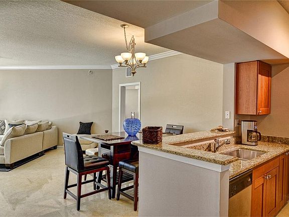 5th image of 215 NW Flagler Ave APT 206