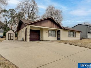 5423 Pioneers Blvd, Lincoln, NE 68506