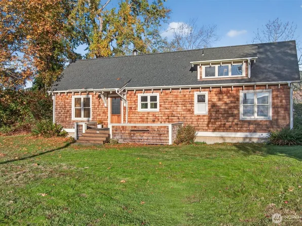 357 E Birnie Slough Road, Cathlamet, WA 98612