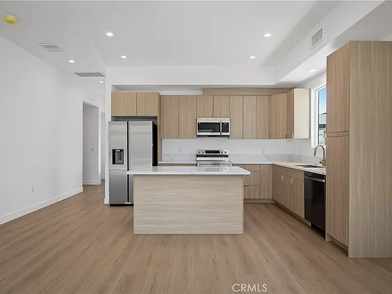 10053 Amestoy Ave — Photo 3