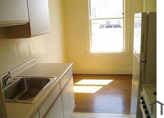 3rd image of 400 Hyde St #110