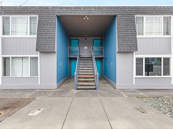 5th image of 529 Railroad St
