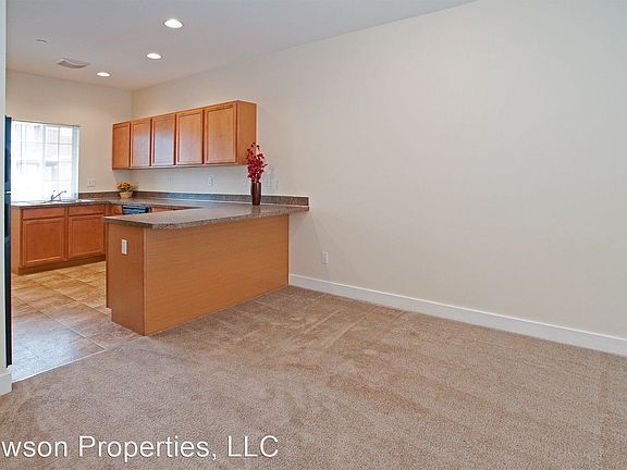 5th image of 3315 S 43rd St APT E