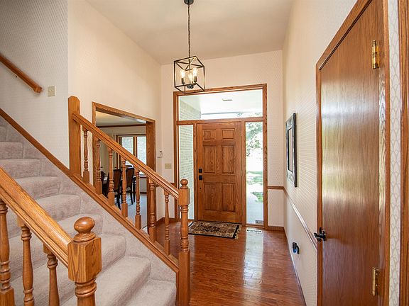 5th image of 420 N Royal Troon Dr