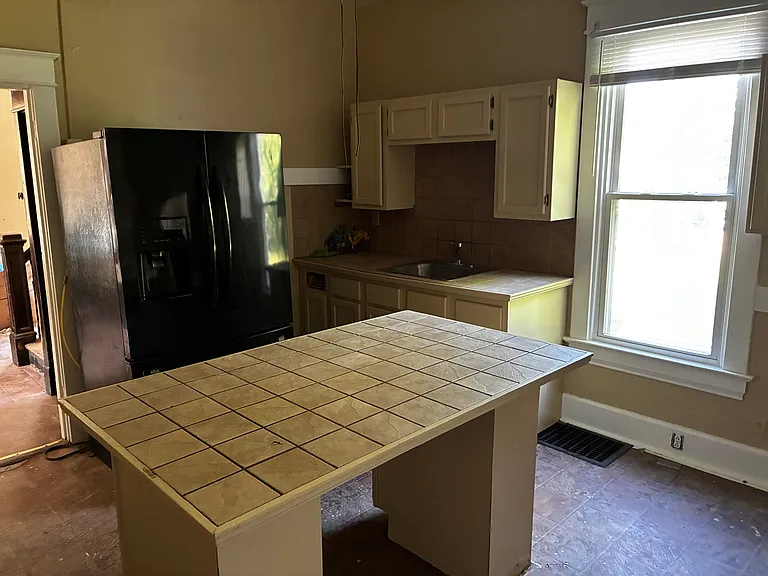 912 Tremont St — Photo 5