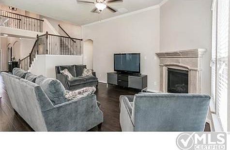 This home has neutral paint throughout and is barely lived in!