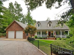 205 Teaberry Ln, Hendersonville, NC 28739