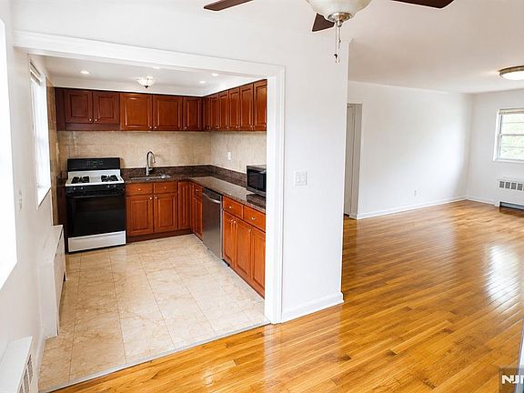 2nd image of 170 Myrtle Ave APT A2