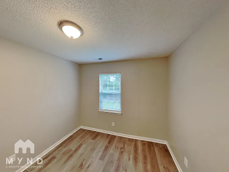219 Chattaroy Dr — Photo 17