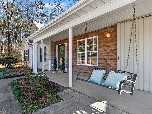 2nd image of 465 Cade Ct