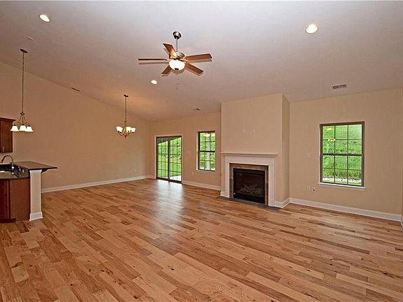 4th image of 904 Copper Creek Trl