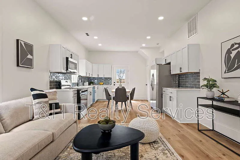 3 bed, 2.0 bath, $1,995 — Photo 4