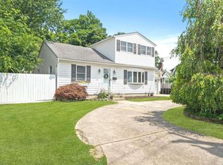 121 Commack Rd, Islip, NY 11751