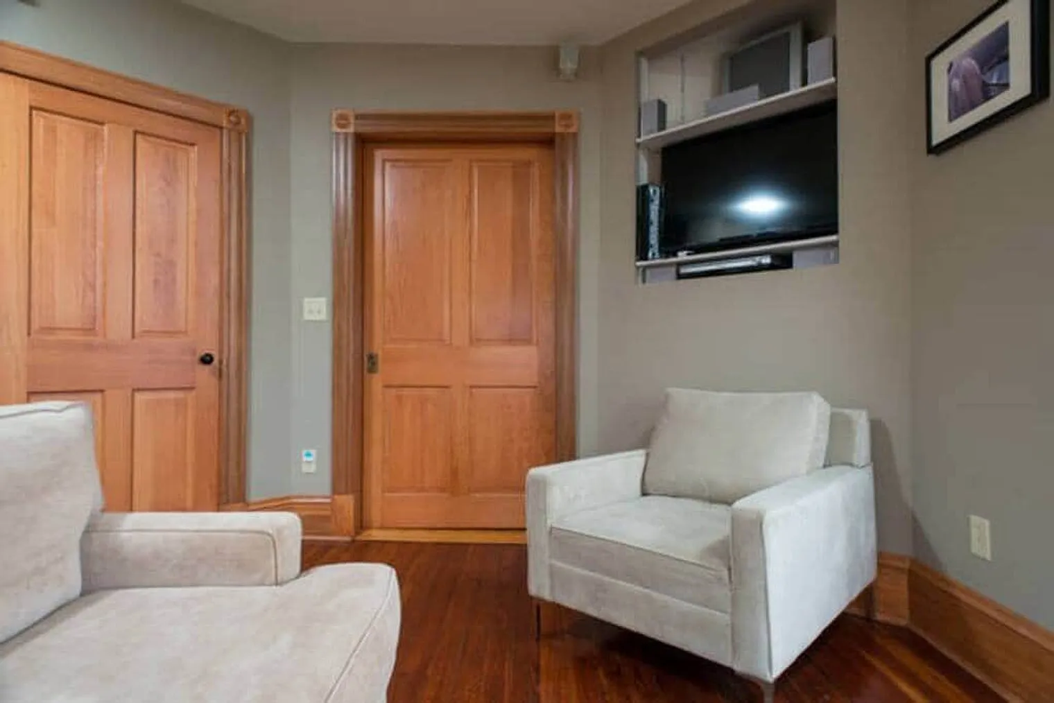 3 bed, 1.0 bath, $7,020 — Photo 2