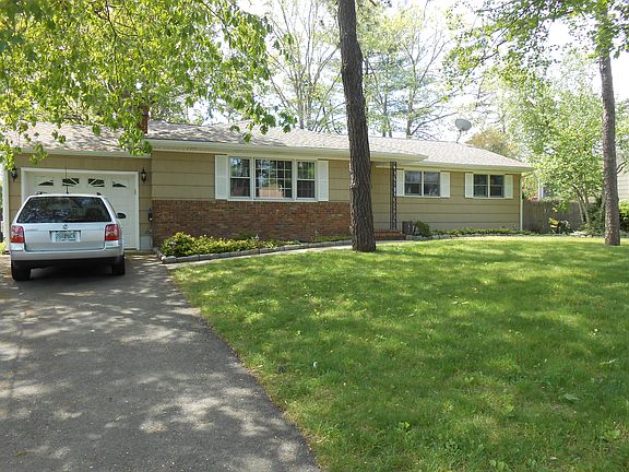 2nd image of 31 Williamsburg Dr