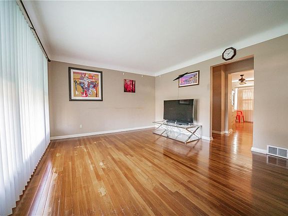4th image of 12700 Eastwood Blvd