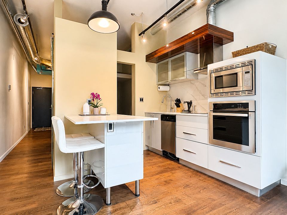 1st image of 1029 View St #310