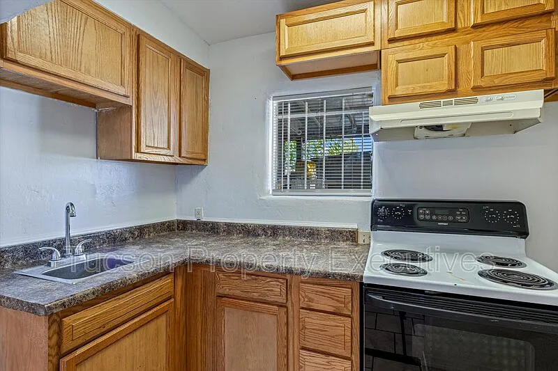 Studio, 1.0 bath, 400 sqft, $750 — Photo 2